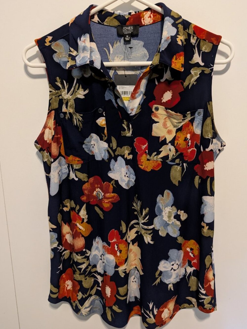 Jones New York Signature sleeveless floral top -Med